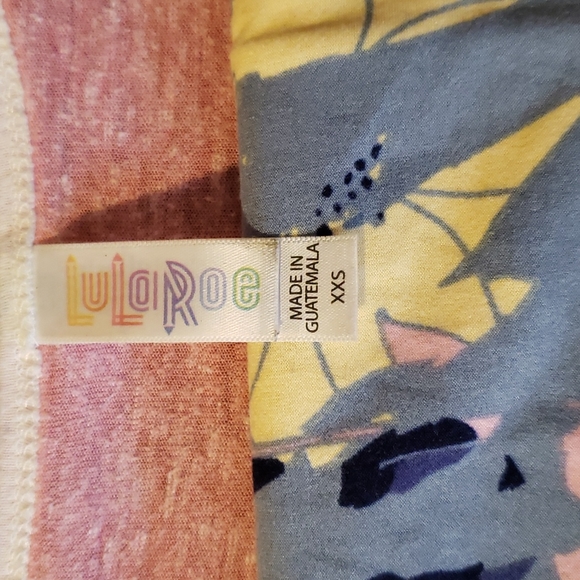 LuLaRoe top/leggings outfit - Picture 3 of 4